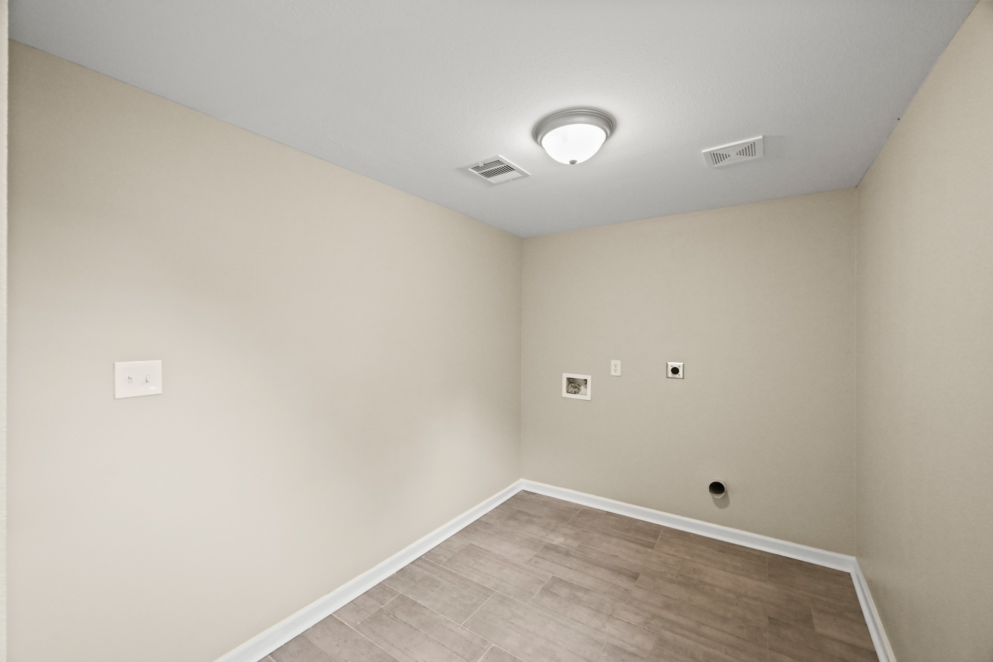 1007 Gazin Street Houston, TX 77020 - Photo 24 of 29 an empty room with a empty space