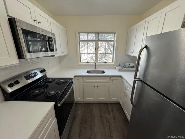 $2,300 | 240-242 East Main Street, Unit B, Port Jefferson, NY 11777