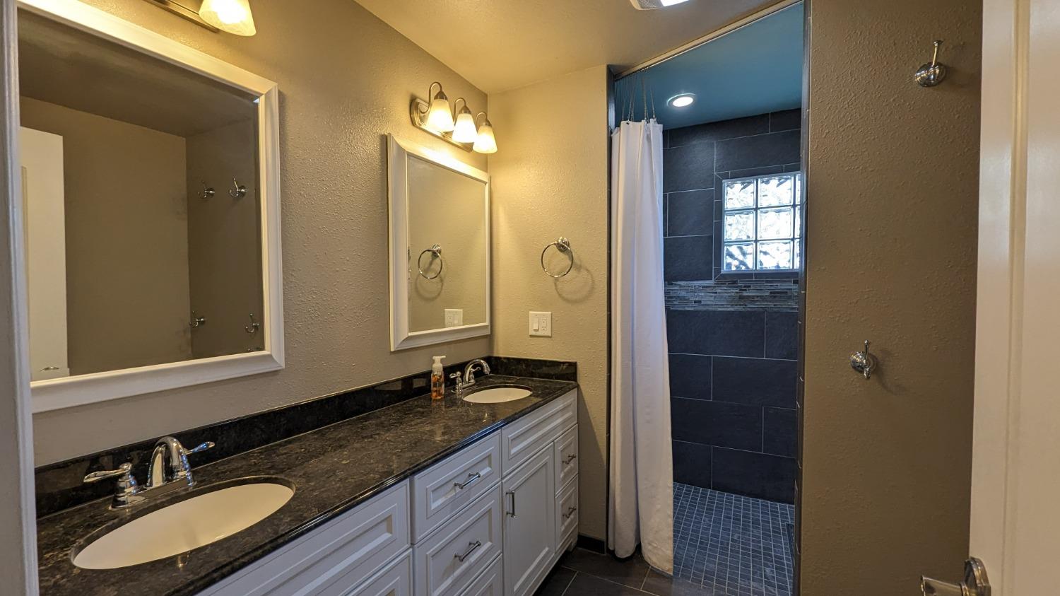294 West Palm Avenue Reedley, CA 93654 - Photo 11 of 24 Gallery Image 11