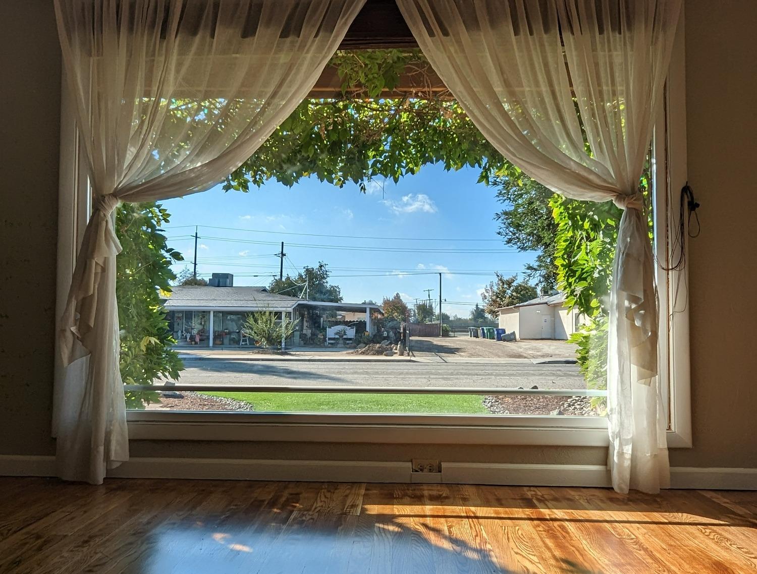 294 West Palm Avenue Reedley, CA 93654 - Photo 3 of 24 Gallery Image 3
