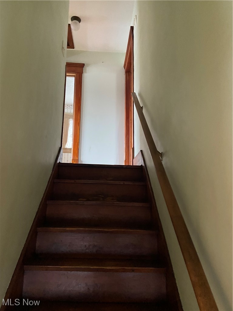 752 Chalker Street Akron, OH 44310 - Photo 17 of 34 Stairwell to 2nd flr