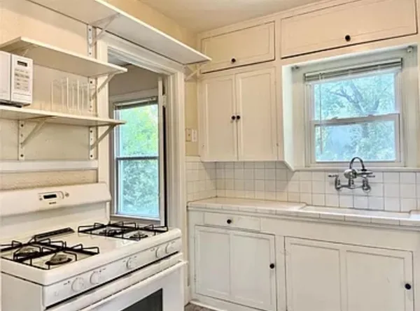 $1,895 | 5946 La Vista Drive, Dallas, TX 75206