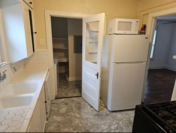 $1,895 | 5946 La Vista Drive, Dallas, TX 75206