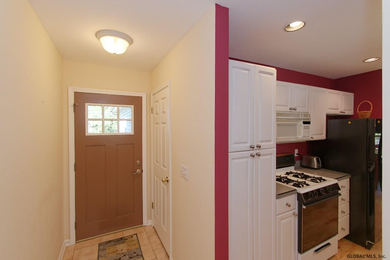 129 Forts Ferry Road Colonie, NY 12110 - Photo 4 of 37 Photo 4