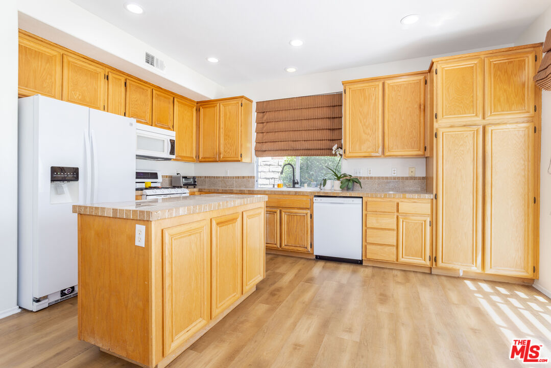 25434 Fitzgerald Avenue Stevenson Ranch, CA 91381 - Photo 20 of 54