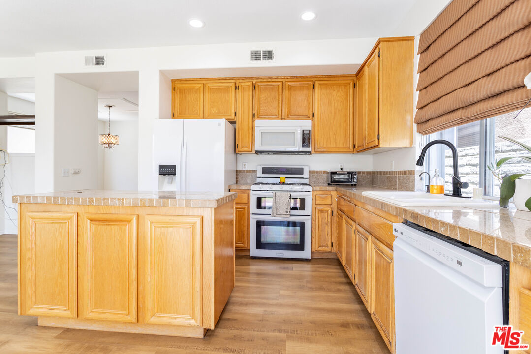 25434 Fitzgerald Avenue Stevenson Ranch, CA 91381 - Photo 21 of 54