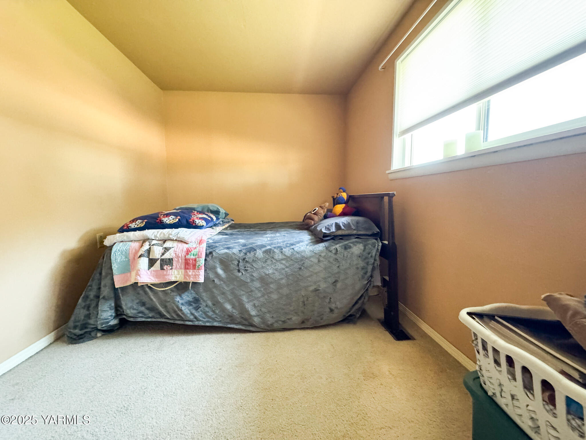 3321 Bethany Road Sunnyside, WA 98944 - Photo 13 of 24 a bedroom with a bed and a window