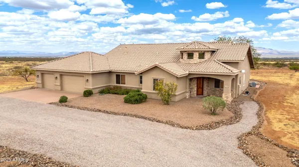 $885,000 | 6754 East Roberto Loop, Hereford, AZ 85615