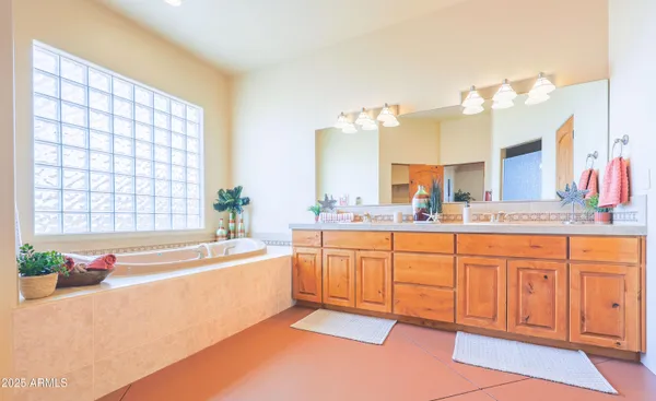 $885,000 | 6754 East Roberto Loop, Hereford, AZ 85615