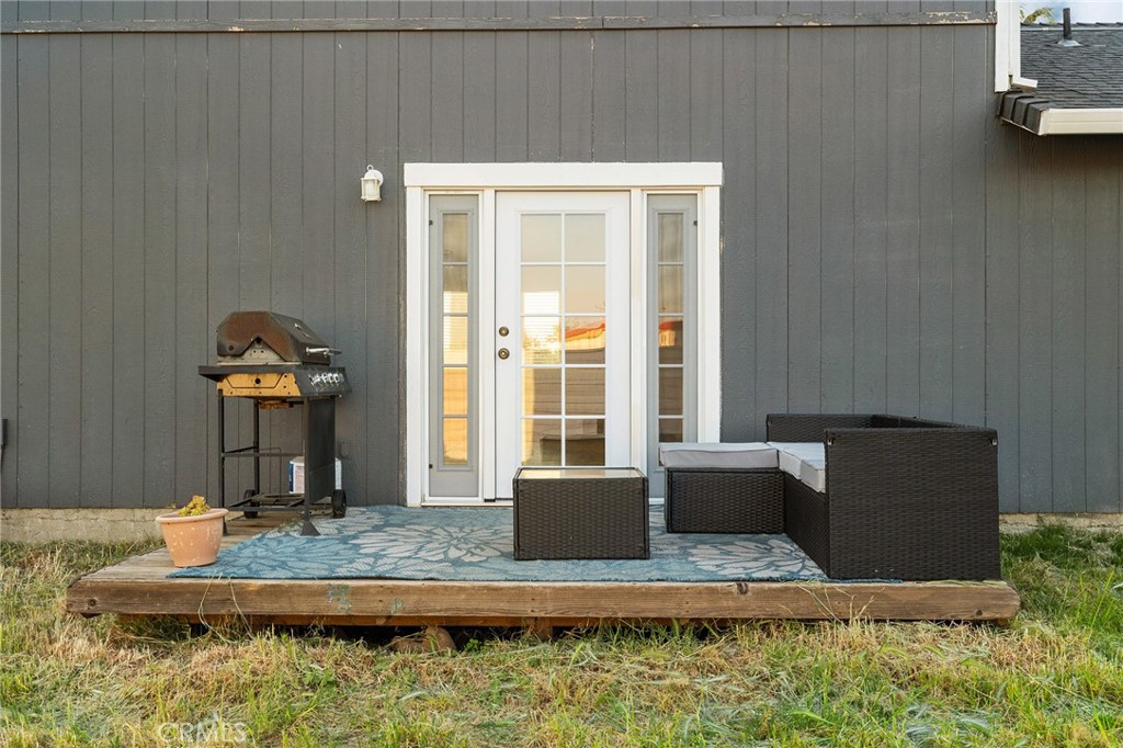 4 La Palma Drive Oroville, CA 95965 - Photo 26 of 39 a living room with furniture and window
