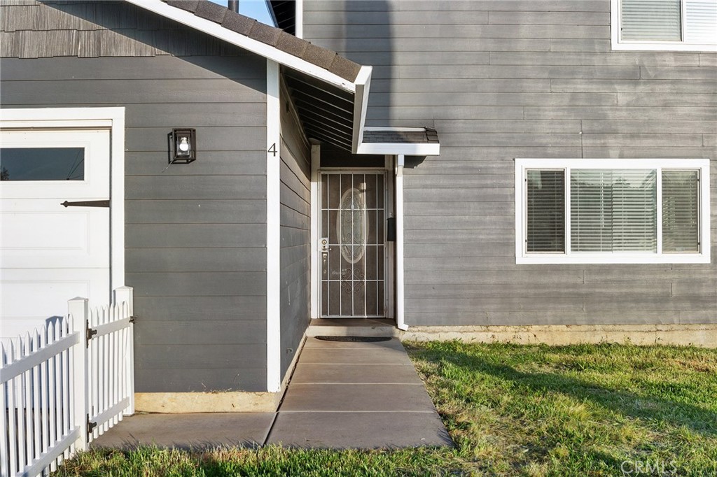 4 La Palma Drive Oroville, CA 95965 - Photo 3 of 39 a front view of a house with a yard