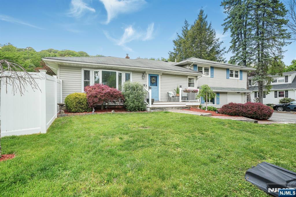 22 Federal Hill Road Pompton Lakes, NJ 07442 - Photo 33 of 40