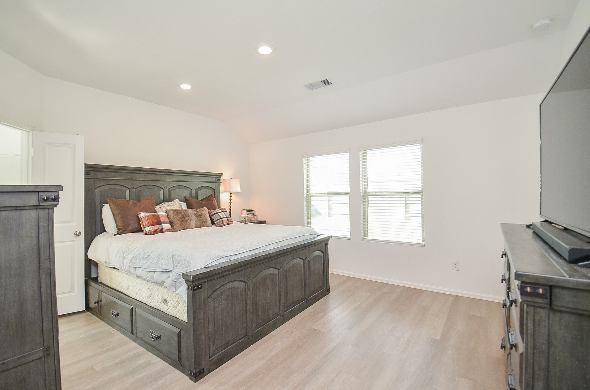 5308 Rushing Brk Lane Richmond, TX 77469 - Photo 10 of 24 Very spacious primary retreat!