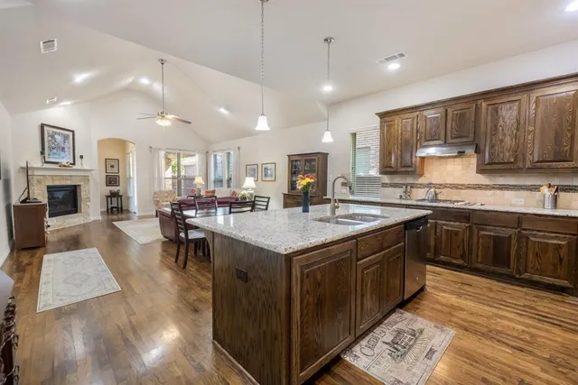 $569,900 | 3617 Plum Vista Place, Arlington, TX 76005