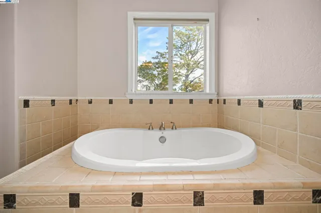 $1,988,000 | 799 Moraga Road, Lafayette, CA 94549