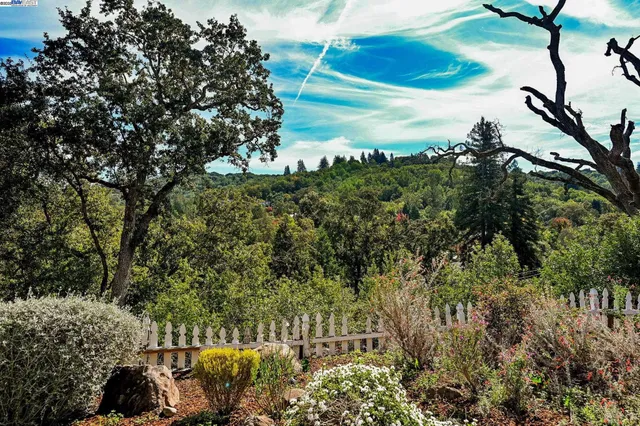 $1,988,000 | 799 Moraga Road, Lafayette, CA 94549