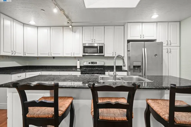 $1,988,000 | 799 Moraga Road, Lafayette, CA 94549