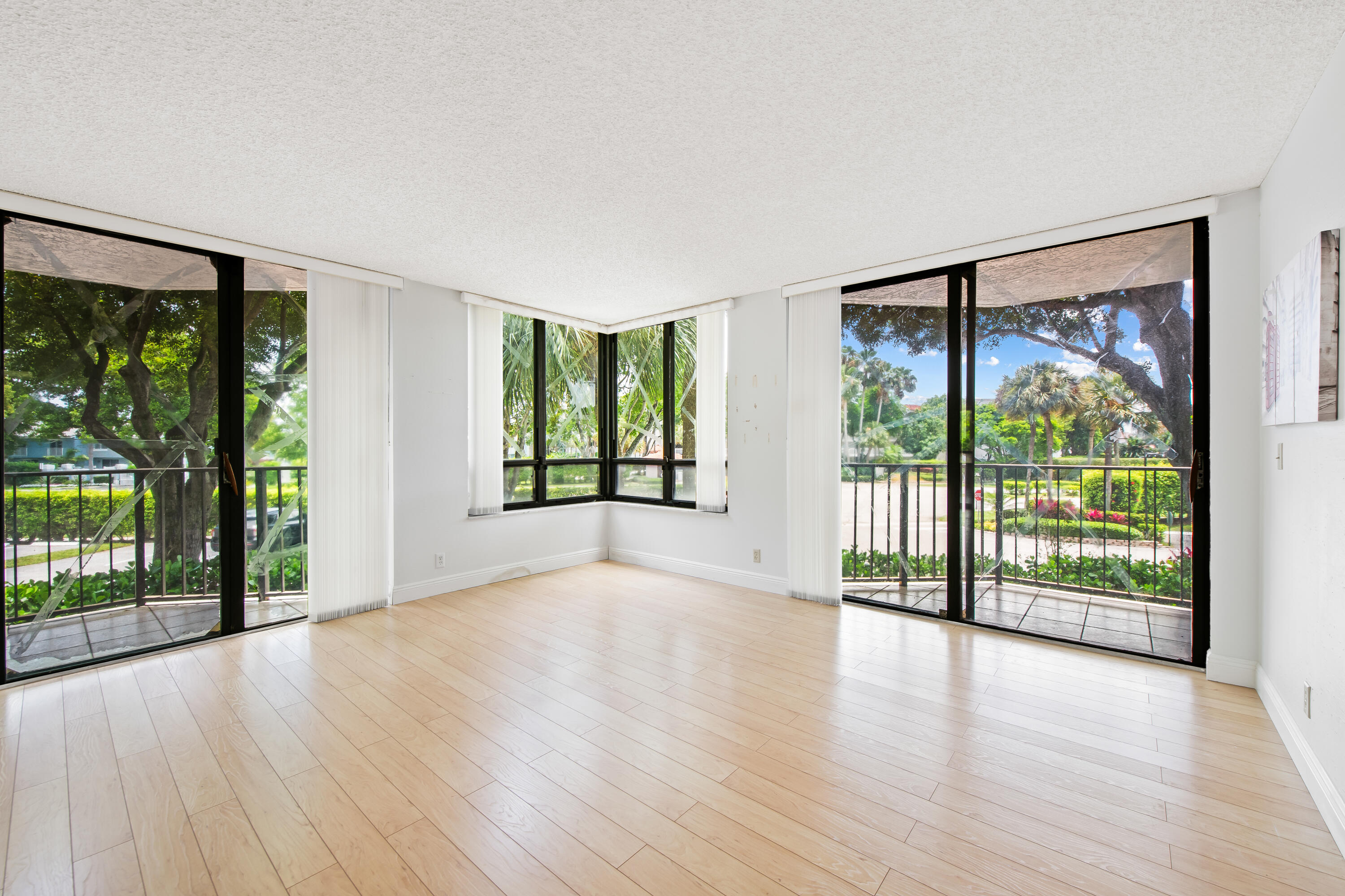 799 Jeffery Street, Unit 201 Boca Raton, FL 33487 - Photo 2 of 36 DSC_3795