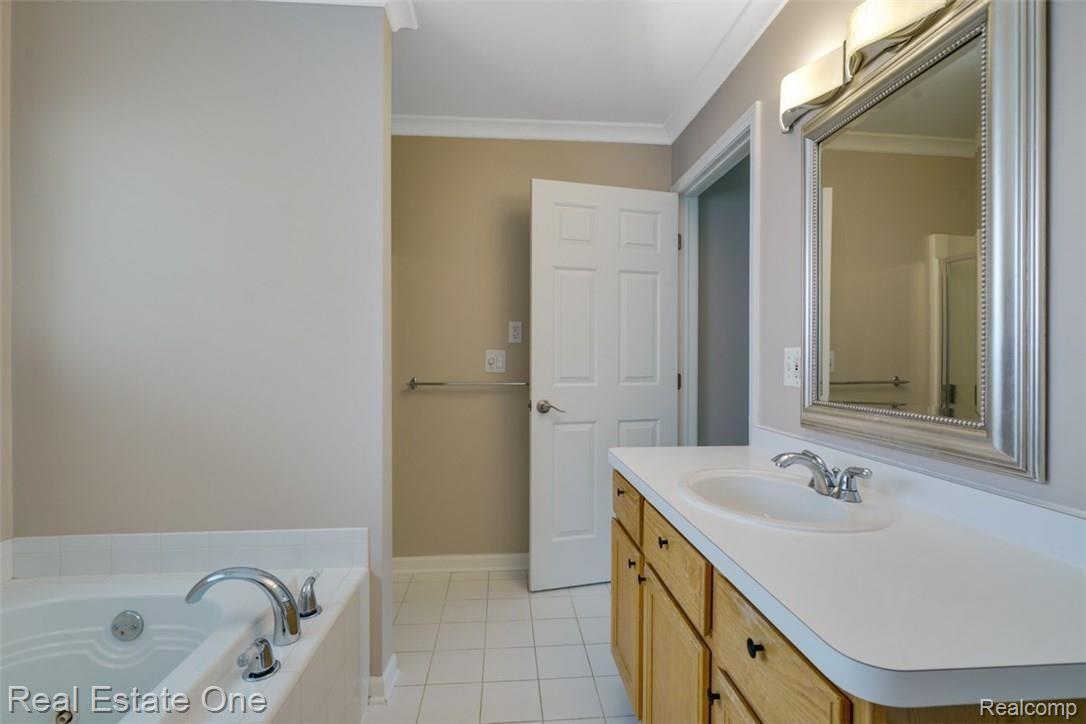 2140 Rob Ridge Drive Walled Lake, MI 48390 - Photo 24 of 35 dsc00721-dsc00725 - Copy.jpg