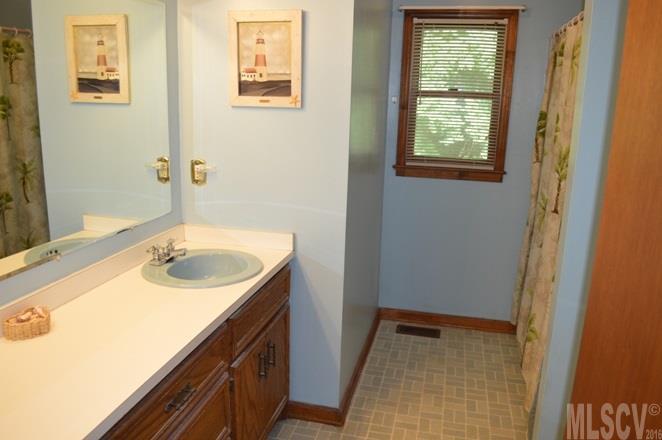 137 Spring Street Hudson, NC 28638 - Photo 6 of 14 Gallery Image 6