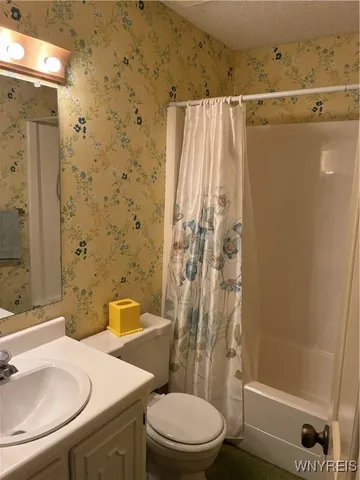 $269,900 | 70 Hickory Hill Road, Amherst, NY 14221