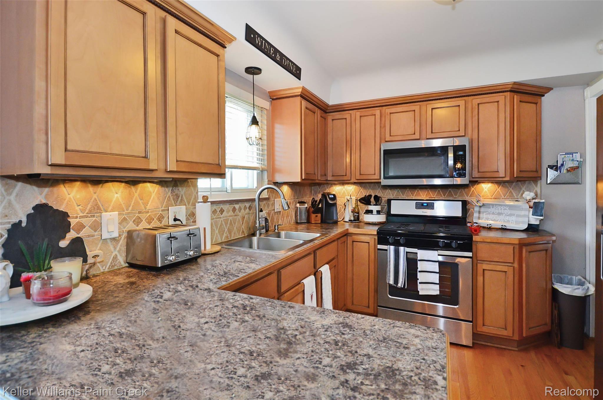 19331 Stephens Road Eastpointe, MI 48021 - Photo 12 of 26 DSC_0179.jpg