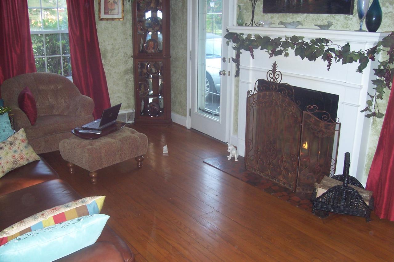 2424 Lofton Road Southwest Roanoke, VA 24015 - Photo 2 of 8 Living Room
