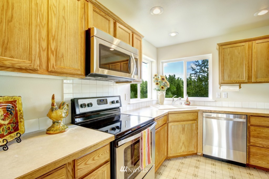 12214 Morris Road Southeast Yelm, WA 98597 - Photo 9 of 25 Gallery Image 9