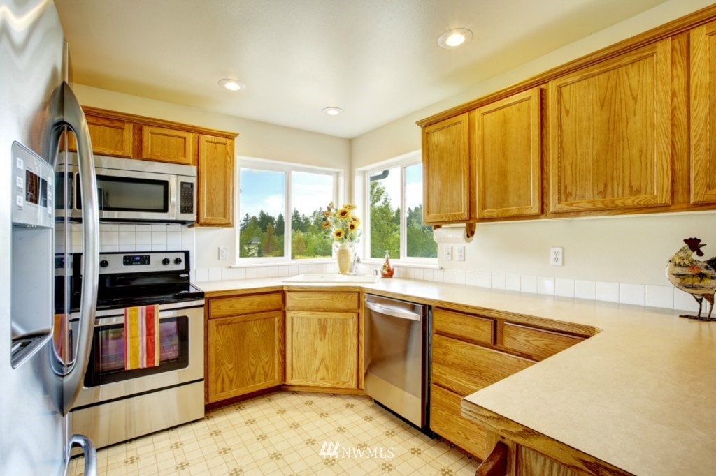 12214 Morris Road Southeast Yelm, WA 98597 - Photo 10 of 25 Gallery Image 10