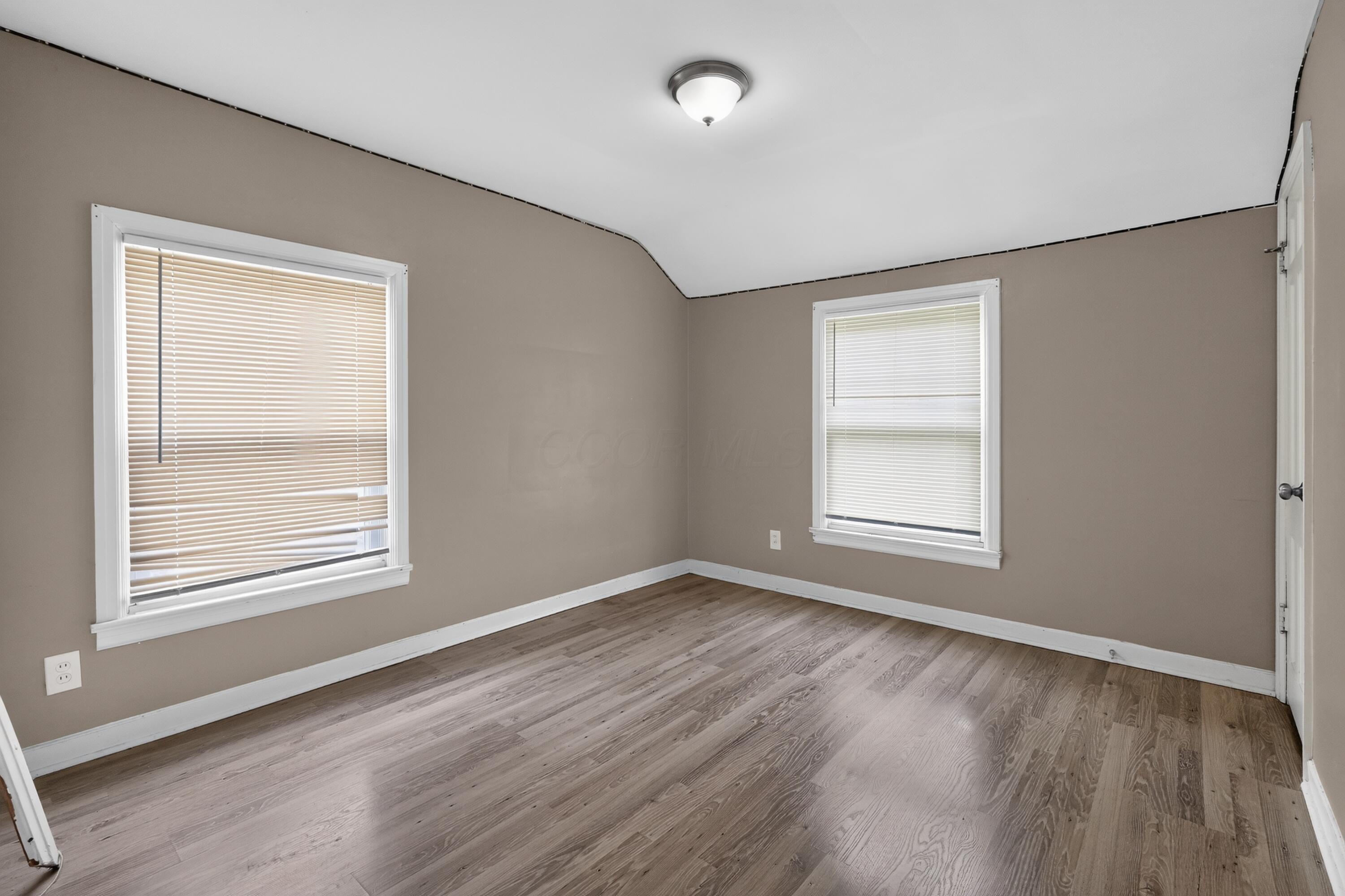 594 South Hampton Road Columbus, OH 43213 - Photo 13 of 21 13_594_S_Hampton_Rd-Bedroom-on-3