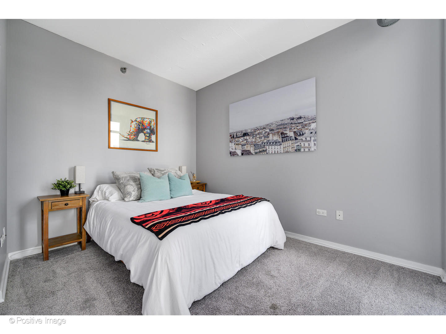 909 West Washington Boulevard, Unit 1012 Chicago, IL 60607 - Photo 19 of 30 a bedroom with a bed and a painting on the wall