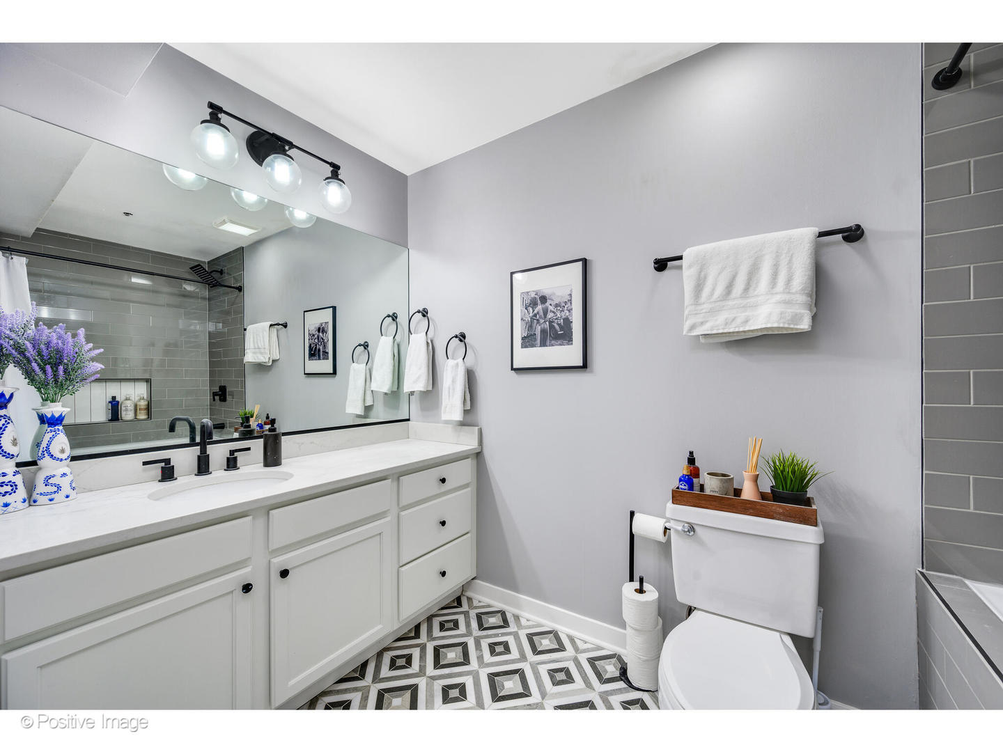 909 West Washington Boulevard, Unit 1012 Chicago, IL 60607 - Photo 20 of 30 a bathroom with a sink and a mirror