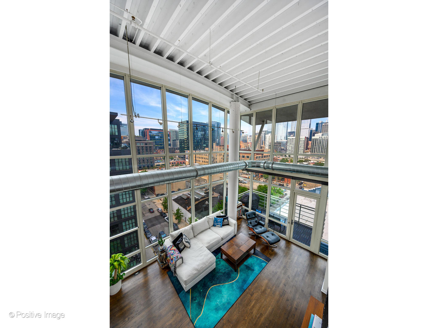 909 West Washington Boulevard, Unit 1012 Chicago, IL 60607 - Photo 8 of 30 a living room with furniture
