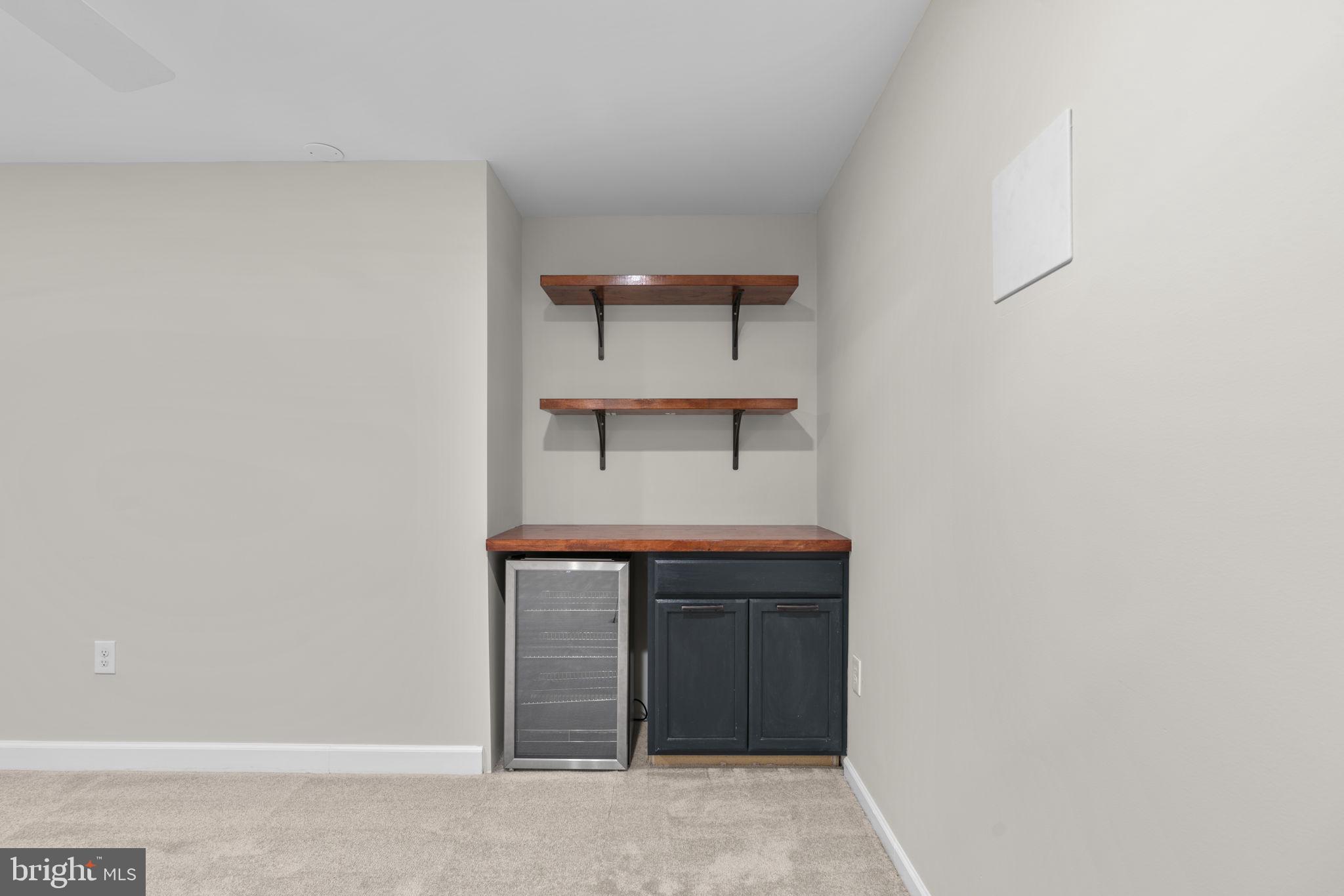 7818 Metacomet Road Hanover, MD 21076 - Photo 33 of 52 Ready for entertaining!