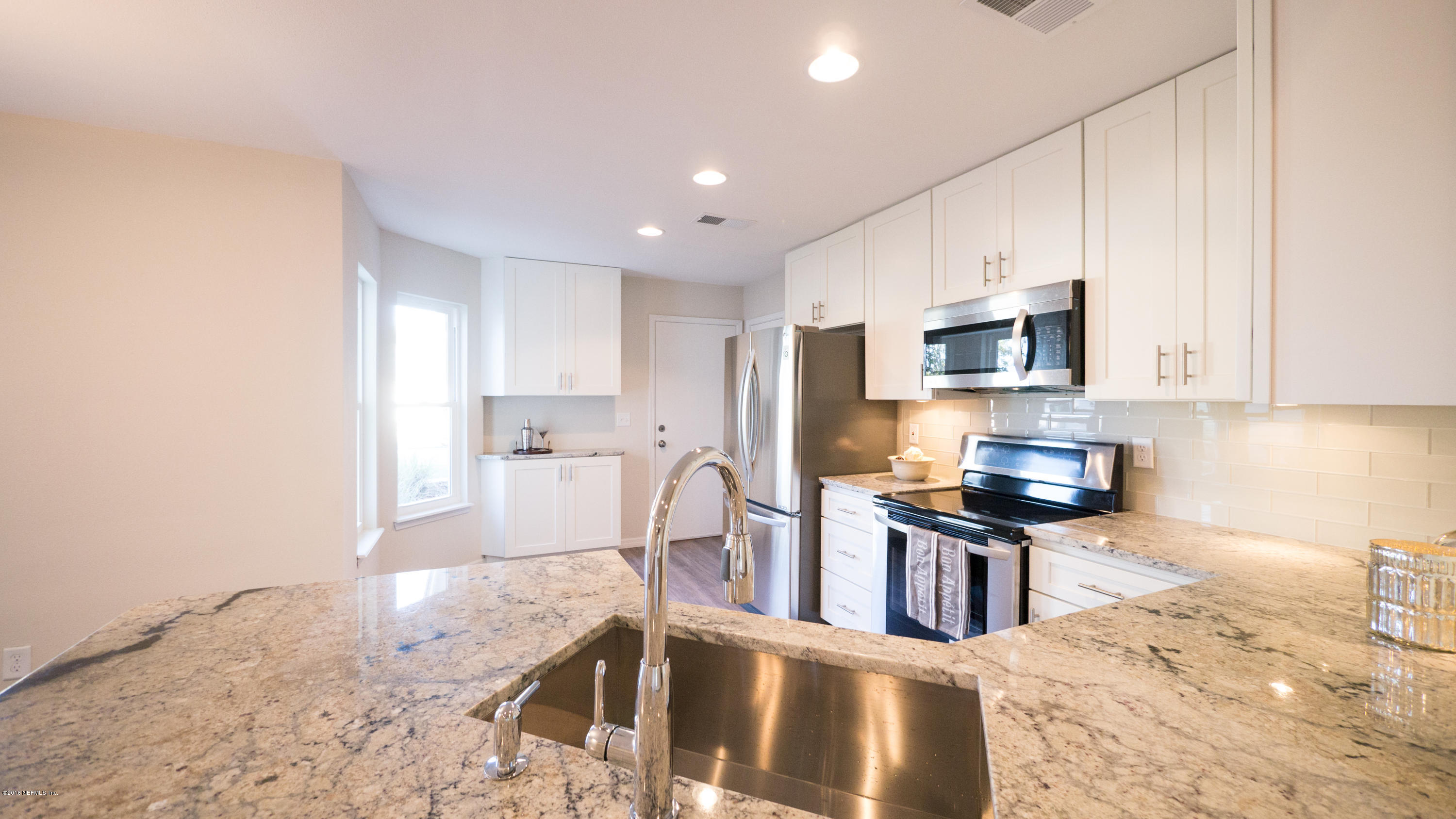 944 Aries Road West Jacksonville, FL 32216 - Photo 12 of 47 42' SOFT close drawers & doors