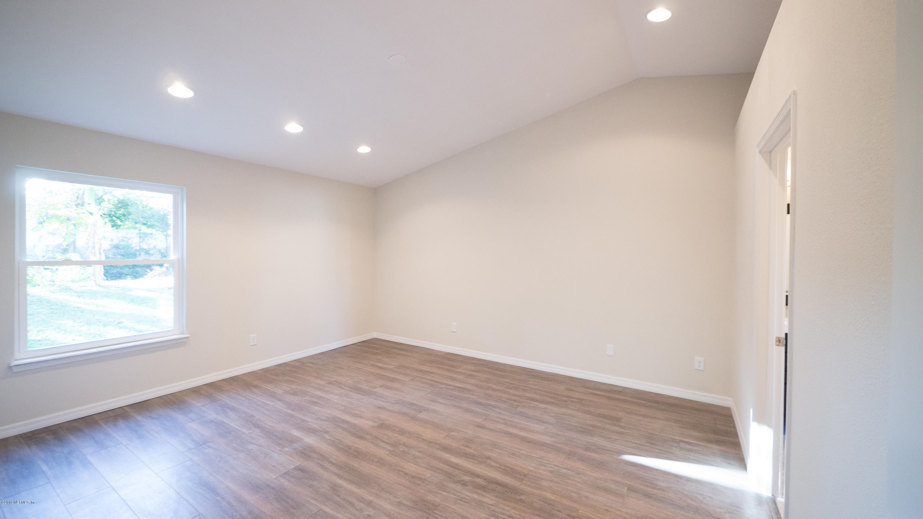 944 Aries Road West Jacksonville, FL 32216 - Photo 20 of 47 Master Bedroom