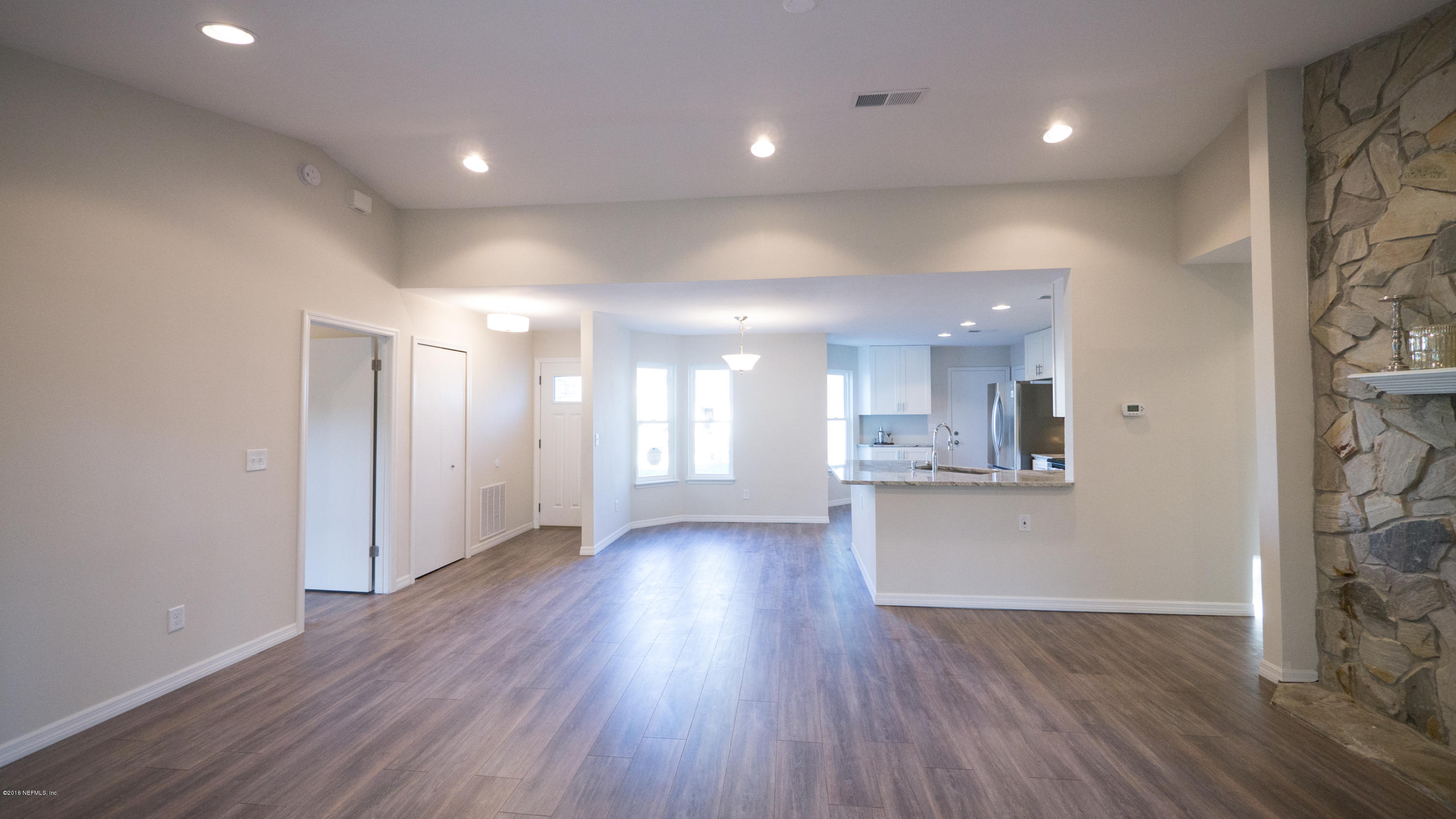 944 Aries Road West Jacksonville, FL 32216 - Photo 6 of 47 Living Room to Dining