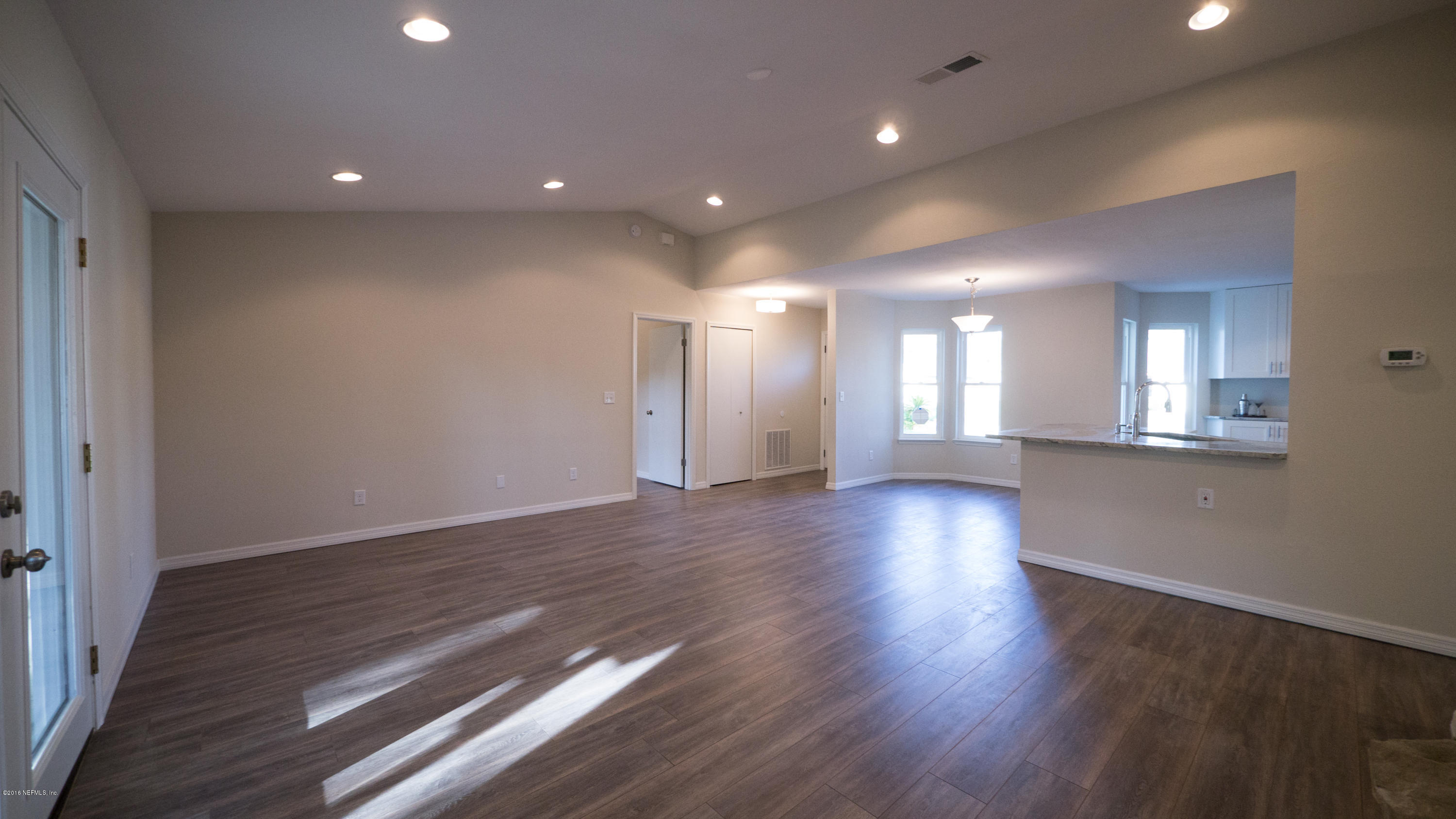 944 Aries Road West Jacksonville, FL 32216 - Photo 7 of 47 Living Room