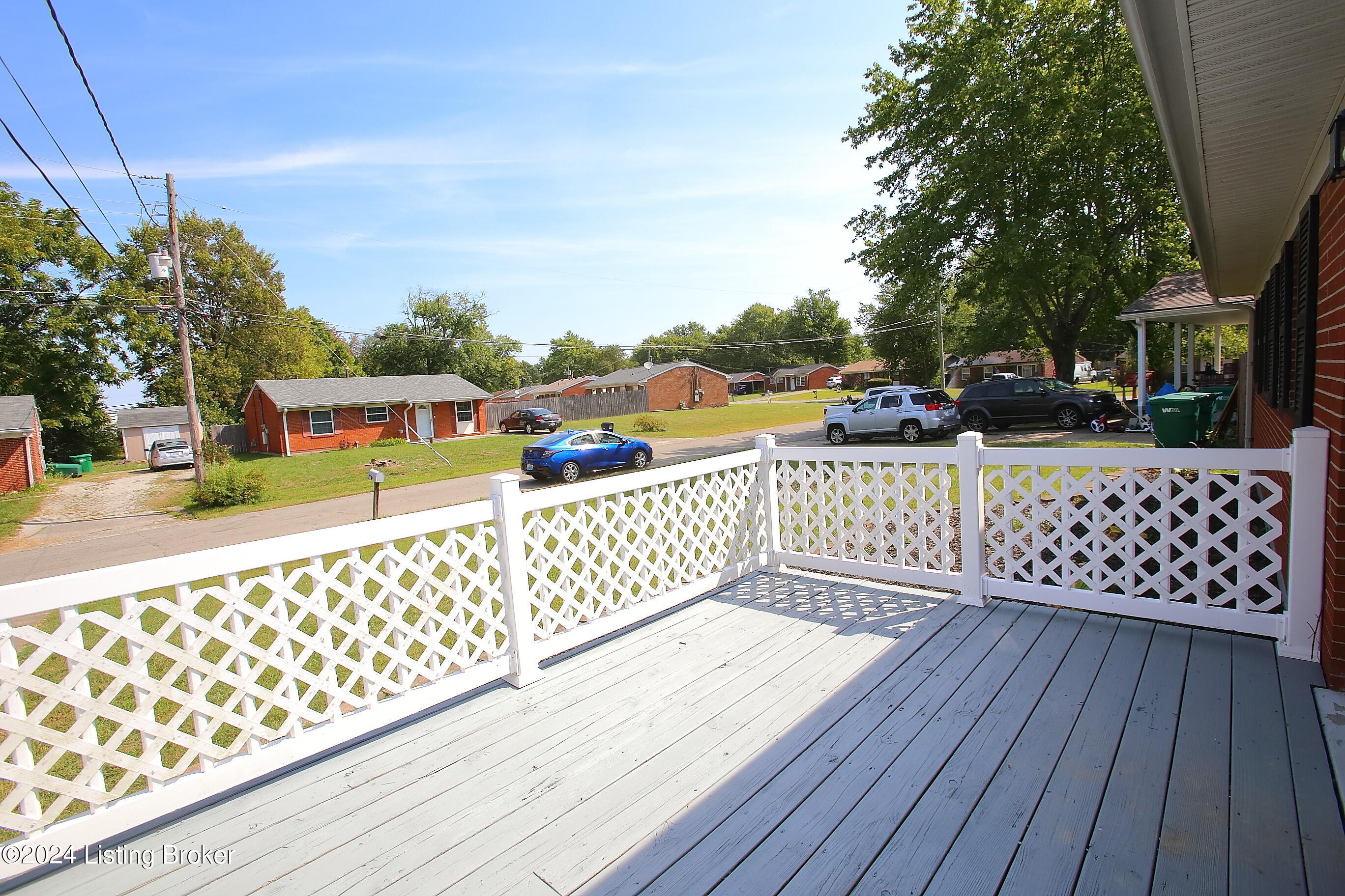 123 Clover Road Louisville, KY 40229 - Photo 4 of 43 Front Deck
