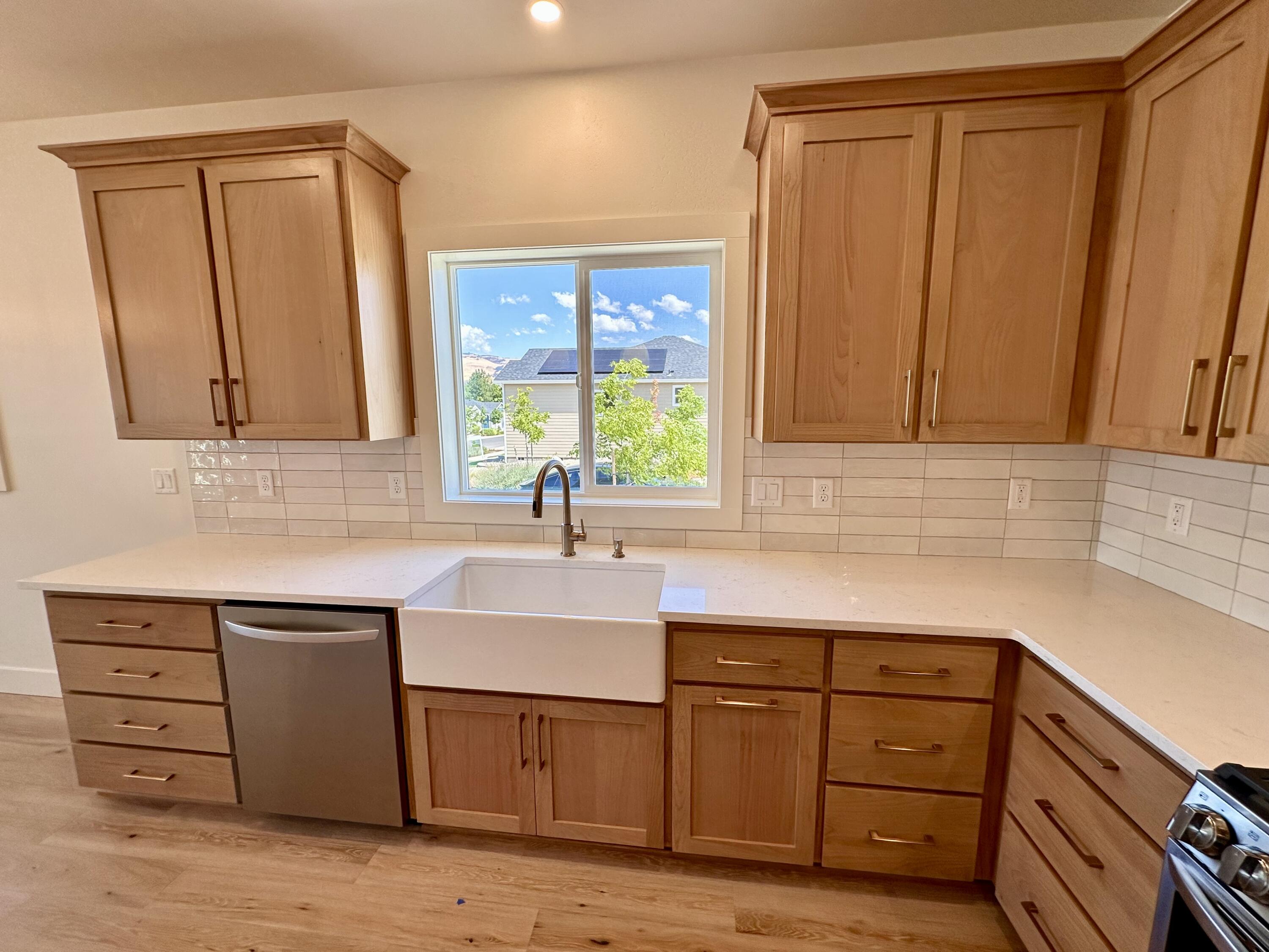 380 Randy Street Ashland, OR 97520 - Photo 11 of 43 Kitchen