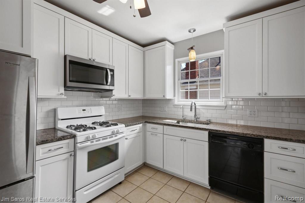 897 Rivard Boulevard Grosse Pointe, MI 48230 - Photo 5 of 19