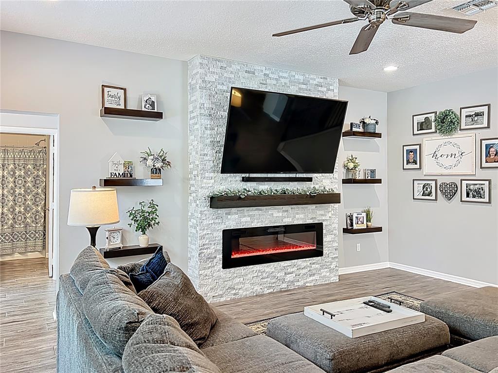 2676 Estuary Loop Oviedo, FL 32765 - Photo 31 of 92 a living room with furniture and a flat screen tv