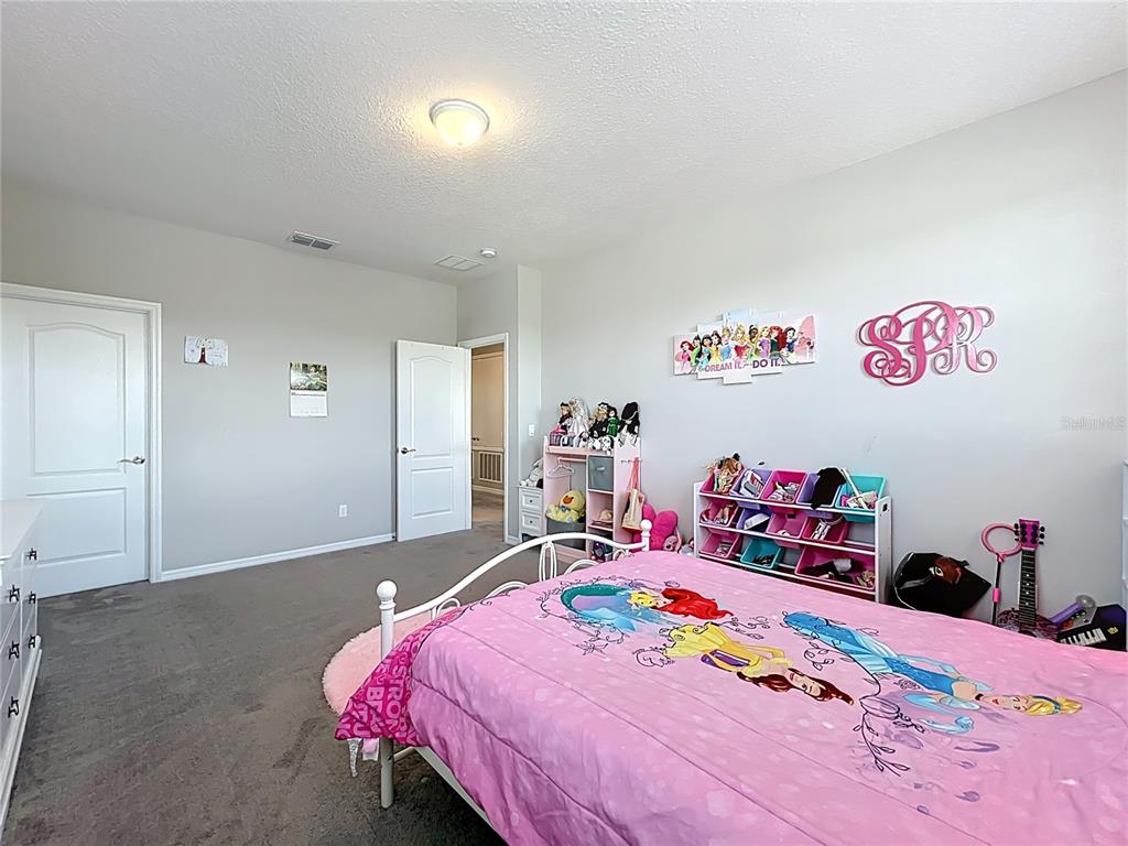 2676 Estuary Loop Oviedo, FL 32765 - Photo 63 of 92 a bedroom with a bed and closet