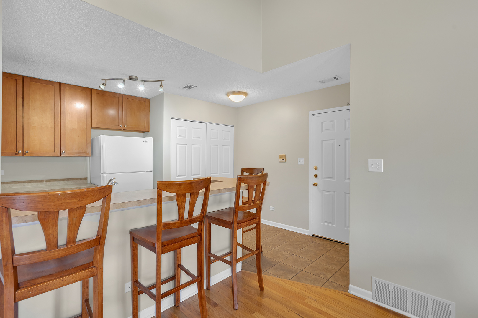 1915 North Hicks Road, Unit 208 Palatine, IL 60074 - Photo 6 of 20