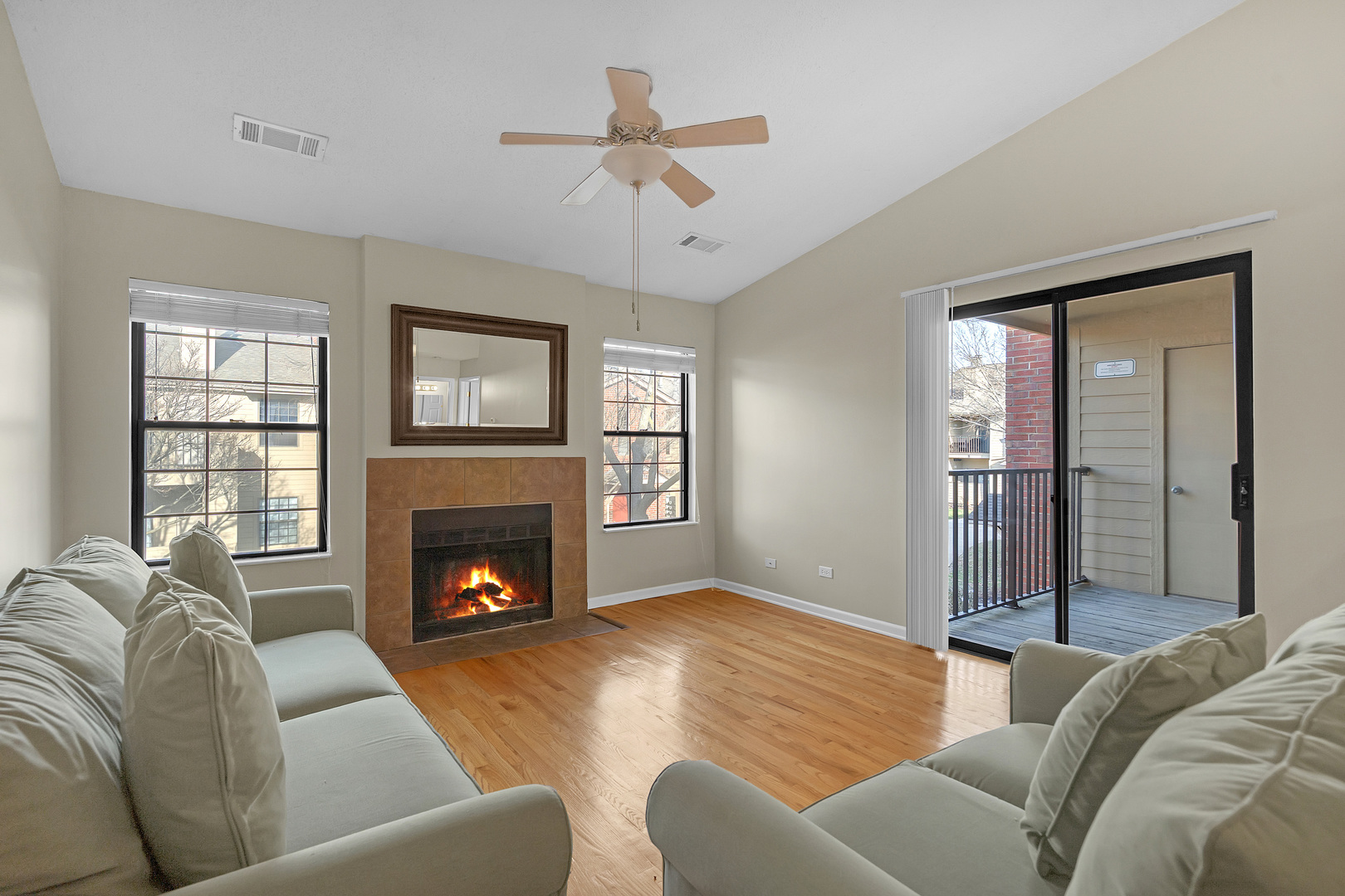 1915 North Hicks Road, Unit 208 Palatine, IL 60074 - Photo 7 of 20