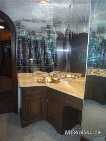 916 Lake Shore Road Grosse Pointe, MI 48236 - Photo 22 of 30 31181165-21.JPG