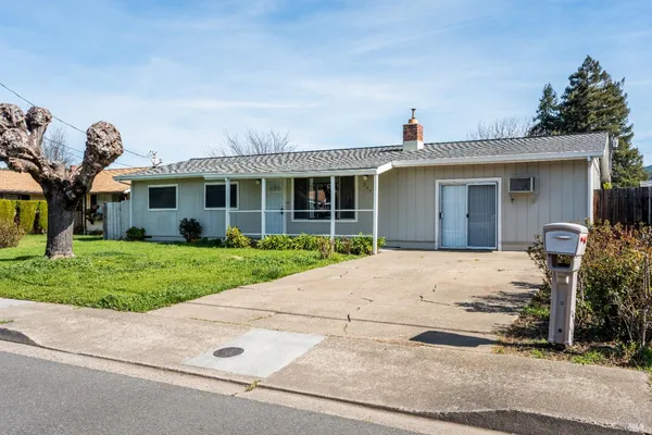 $439,500 | 265 Oak Manor Drive, Ukiah, CA 95482
