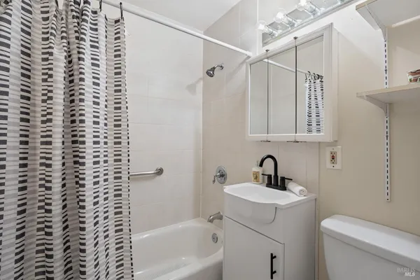 $439,500 | 265 Oak Manor Drive, Ukiah, CA 95482