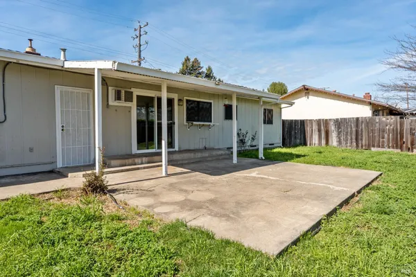 $439,500 | 265 Oak Manor Drive, Ukiah, CA 95482