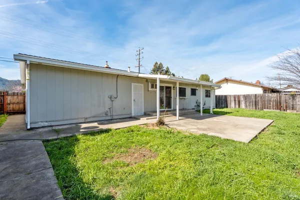 $439,500 | 265 Oak Manor Drive, Ukiah, CA 95482